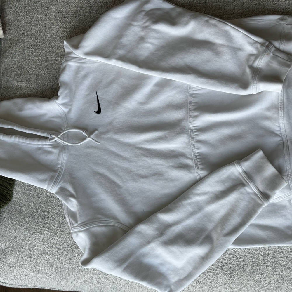 Nike Classic White Pullover